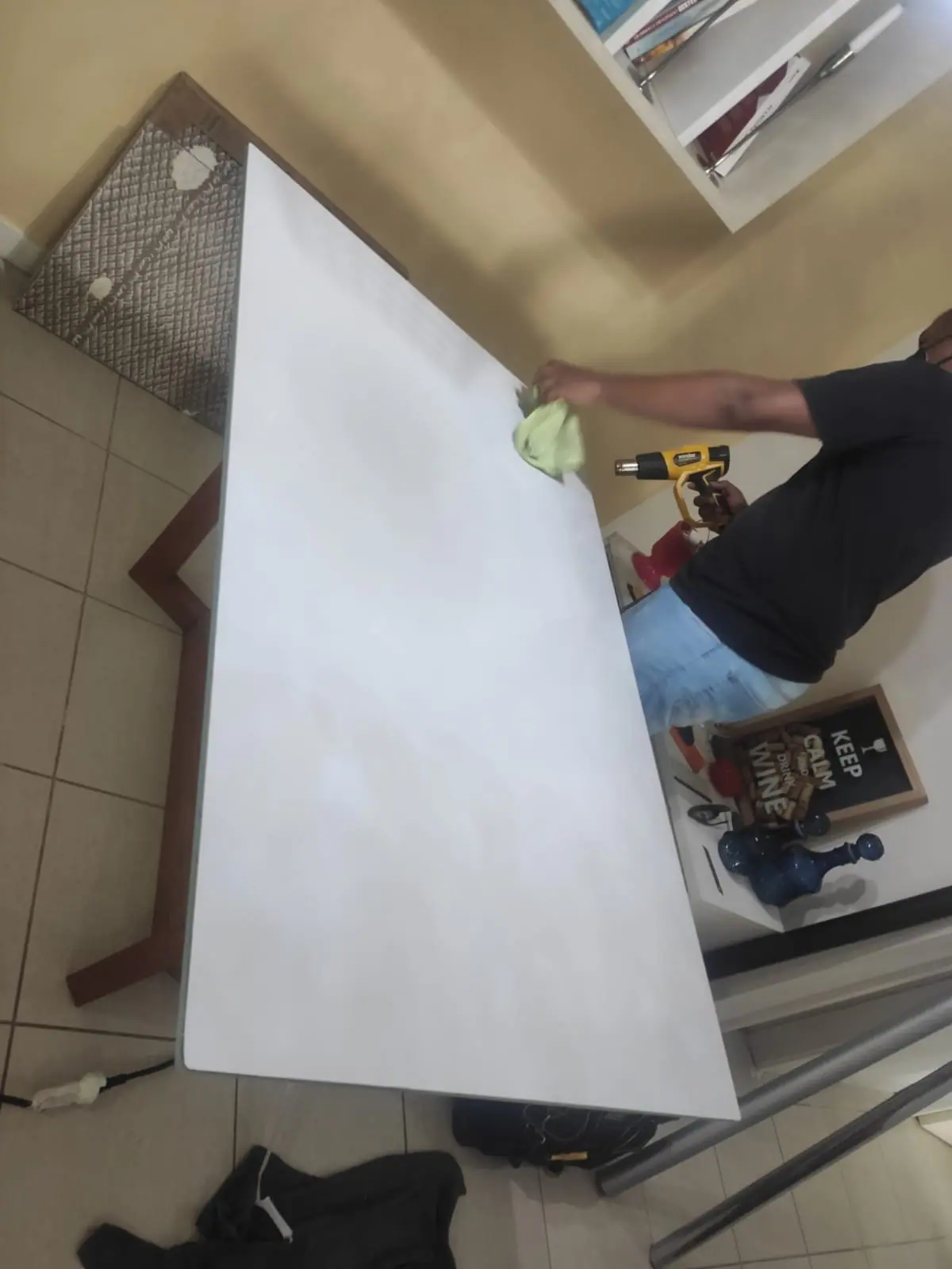 Envelopamento de mesa de vidro