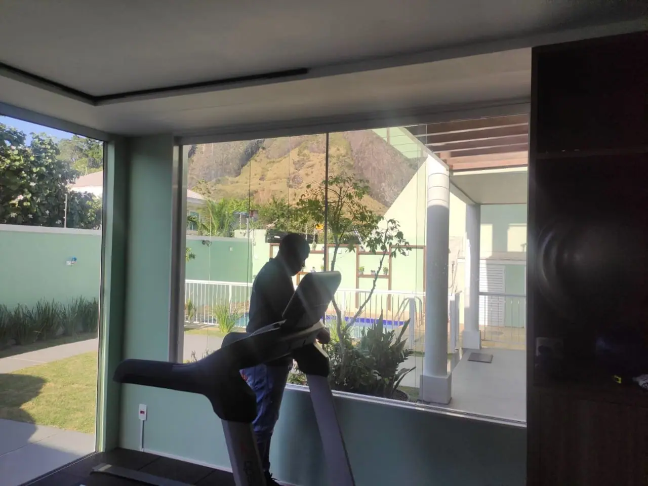 Película Espelhada em Fachada de Vidro de Casa