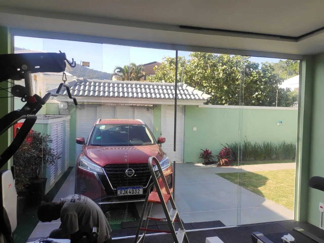Película Espelhada em Fachada de Vidro de Casa