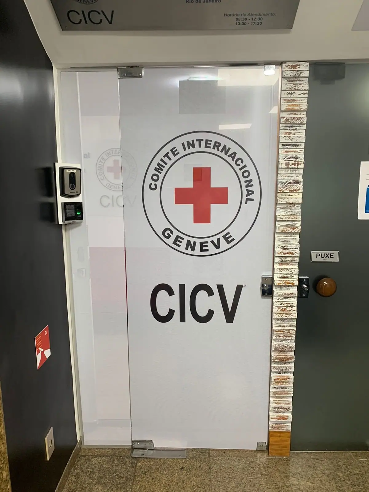 Película Jateada Leitosa Branca em Porta de Vidro